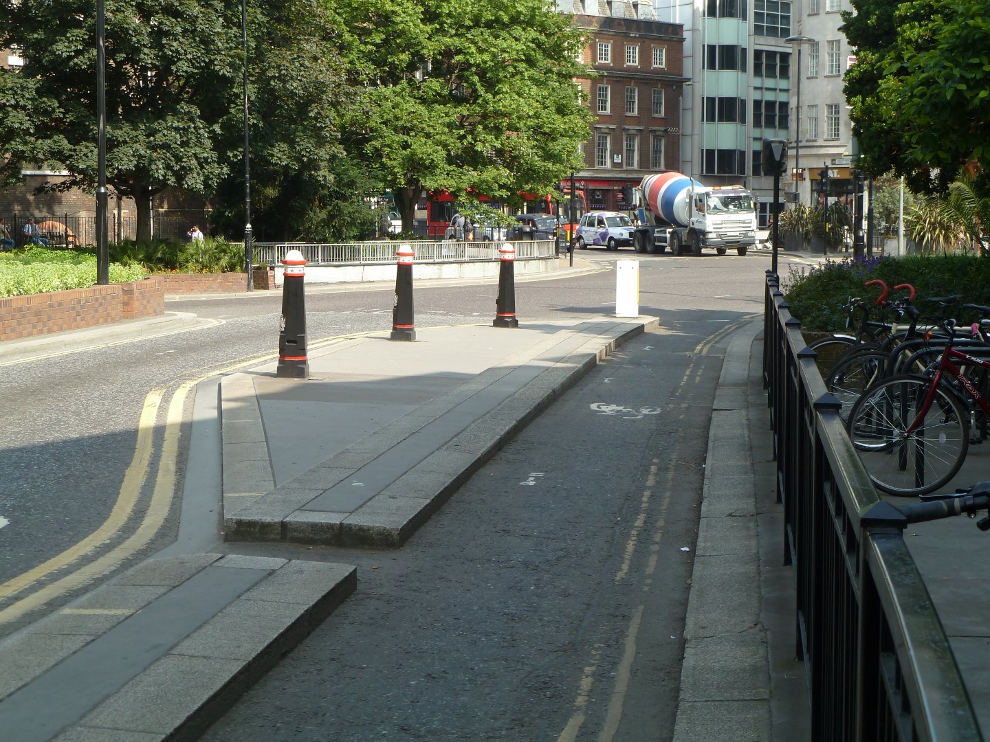  Cycle track on Dukes Place