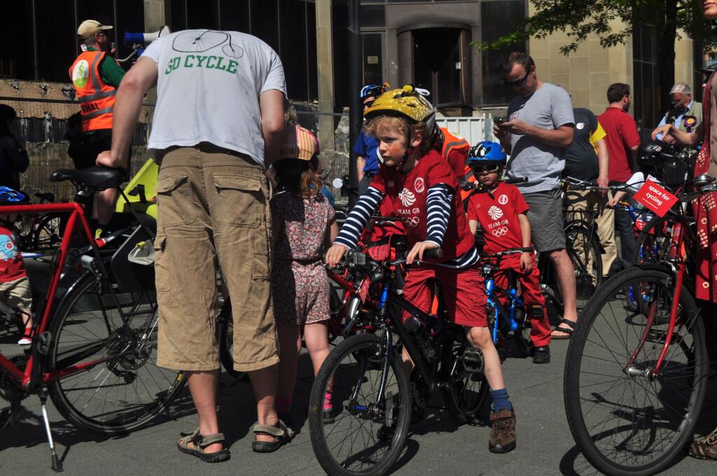 CycleSheffield #space4cycling ride - Photo credit: @geckobike